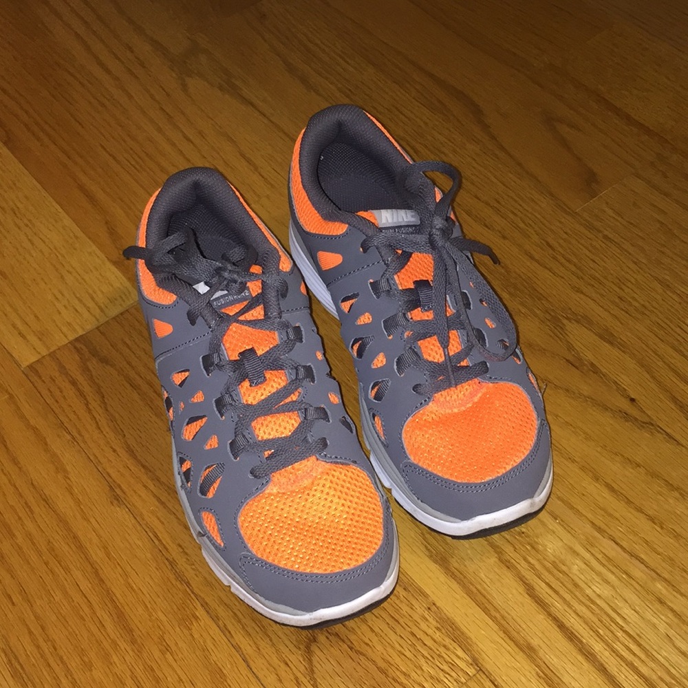 Nike dual fusion Orange and gray shoes